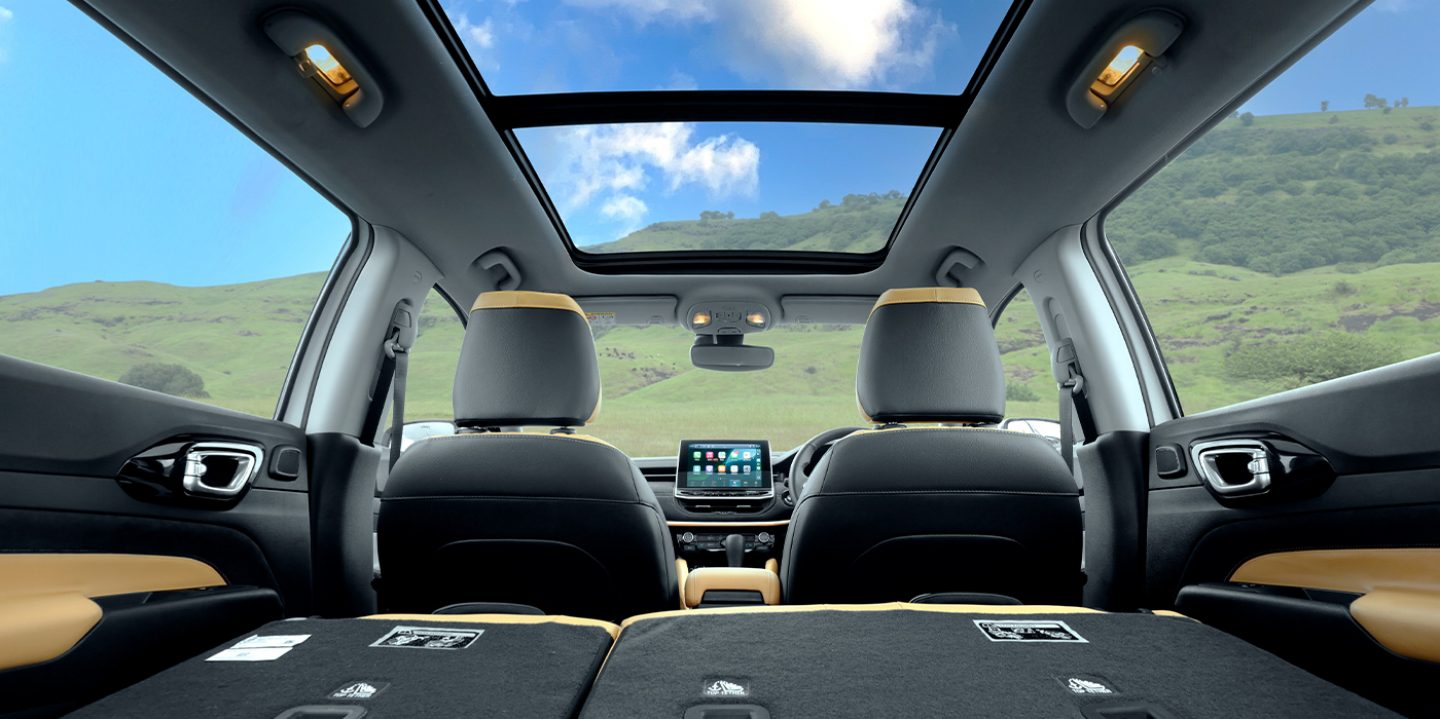 https://www.jeep-india.com/content/dam/cross-regional/apac/jeep/en_in/meridian/gallery-10.jpg.img.1440.jpg